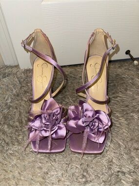 Jessica Simpson Lavender Feather Heels!